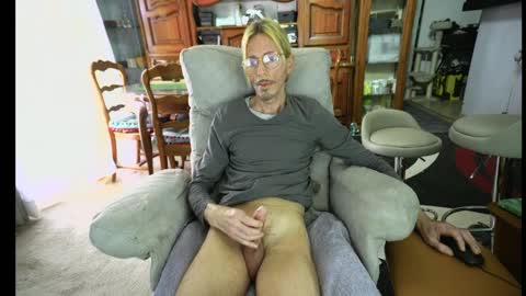 Snapshot of 00jeff31 chatting on 8, 4, 2026 jeff online show from 8, 4, 2026