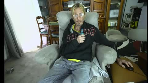 Snapshot of 00jeff31 chatting on 13, 4, 2026 jeff online show from 13, 4, 2026