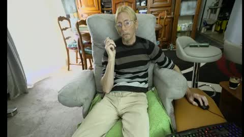 Snapshot of 00jeff31 chatting on 10, 5, 2026 jeff online show from 10, 5, 2026