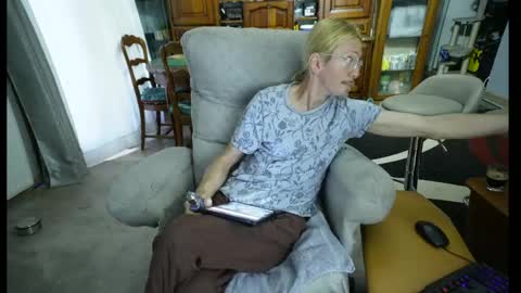 Snapshot of 00jeff31 chatting on 25, 5, 2026 jeff online show from 25, 5, 2026