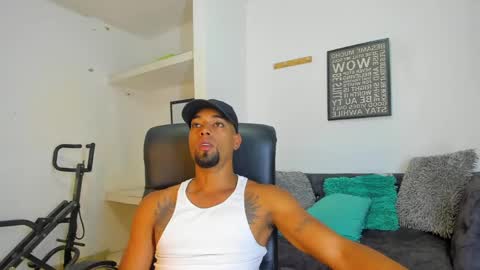 Snapshot of 11inchesblackcock chatting on 26, 4, 2026 cuteboybiigcock online show from 26, 4, 2026