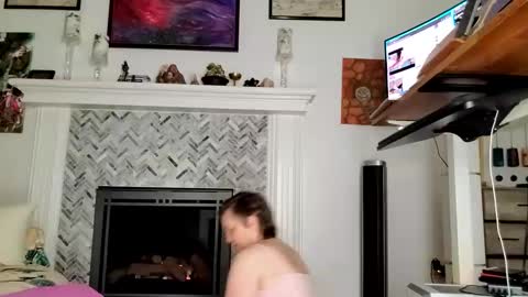 Aurora Willows online show from 4, 2, 2025