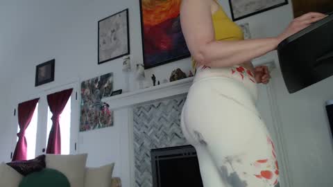 Aurora Willows online show from 6, 2, 2025