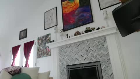 Aurora Willows online show from 12, 2, 2025