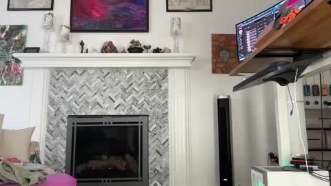 Aurora Willows online show from 9, 3, 2025