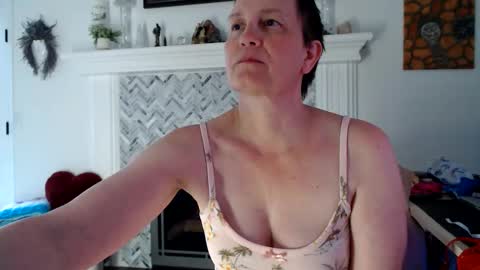 Snapshot of 11willowandjohn11 chatting on 27, 5, 2026 Aurora Willows online show from 27, 5, 2026