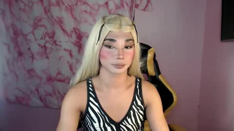 Snapshot of 18_nicole chatting on 15, 2, 2025 barbie online show from 15, 2, 2025