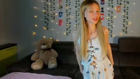 Snapshot of 18kira18 chatting on 18, 3, 2026 Kira online show from 18, 3, 2026