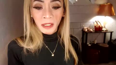 Snapshot of 1bigsurprise4you chatting on 4, 4, 2026 angel online show from 4, 4, 2026