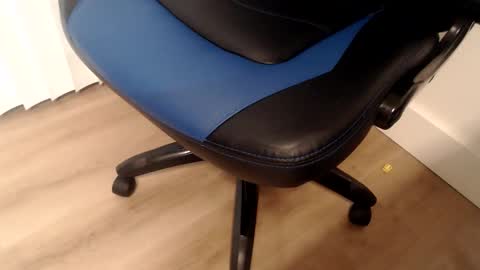 Snapshot of 1dad2plz chatting on 1, 4, 2026 i erupt if you suck ur nipples 4 me and look at the camera while watching me online show from 1, 4, 2026