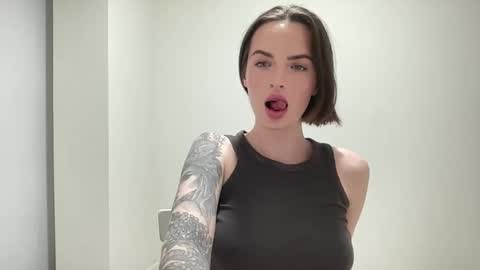 Snapshot of 1dove chatting on 11, 4, 2026 DOVE online show from 11, 4, 2026