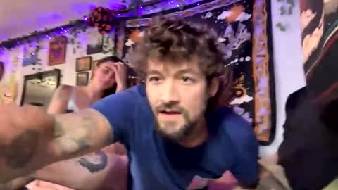 Snapshot of 1hugecumshots69 chatting on 11, 10, 2025 Daddy online show from 11, 10, 2025