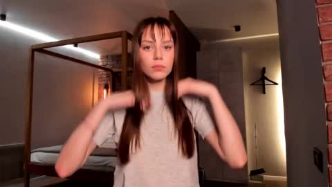 Lily 3 online show from 27, 2, 2026