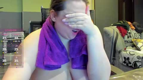 1LINDSEY1 online show from 2, 10, 2025