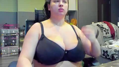 1LINDSEY1 online show from 7, 10, 2025