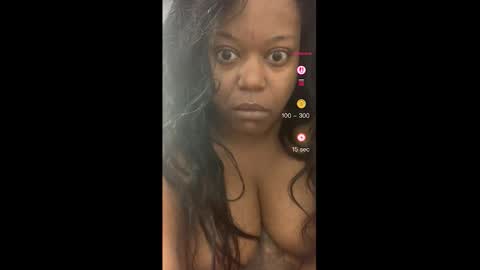 Snapshot of 1lookurhooked chatting on 1, 2, 2026 Lillycakes online show from 1, 2, 2026