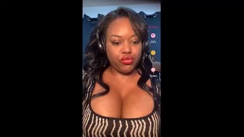 Snapshot of 1lookurhooked chatting on 16, 2, 2026 Lillycakes online show from 16, 2, 2026