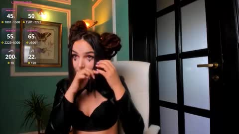 Moona  online show from 15, 10, 2025