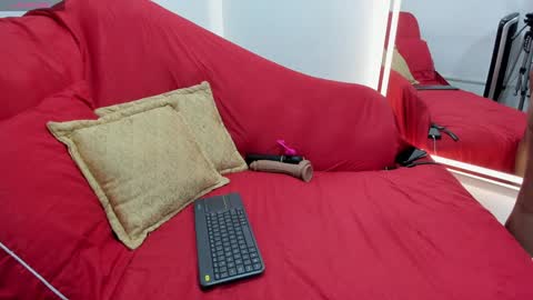 Snapshot of 1naughty_milf chatting on 18, 1, 2025 Luisa online show from 18, 1, 2025