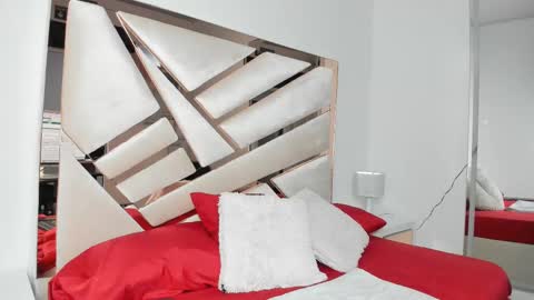 Snapshot of 1naughty_milf chatting on 9, 2, 2025 Luisa online show from 9, 2, 2025