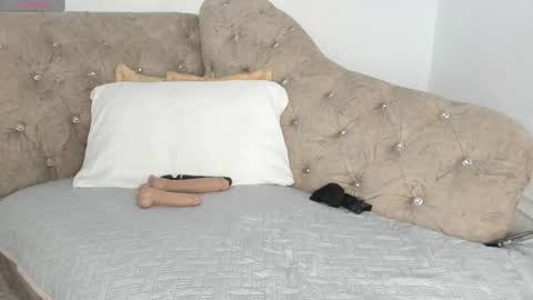 Snapshot of 1naughty_milf chatting on 25, 2, 2025 Luisa online show from 25, 2, 2025