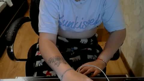 1your_hot_girls online show from 25, 10, 2025