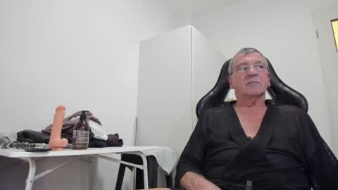 Snapshot of 200gentleman chatting on 7, 12, 2024 Henk online show from 7, 12, 2024