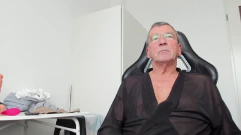 Snapshot of 200gentleman chatting on 10, 12, 2024 Henk online show from 10, 12, 2024