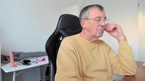 Snapshot of 200gentleman chatting on 2, 1, 2025 Henk online show from 2, 1, 2025