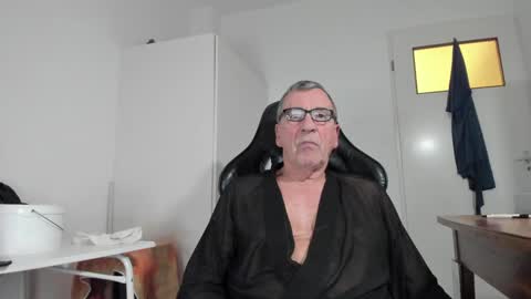 Snapshot of 200gentleman chatting on 19, 1, 2025 Henk online show from 19, 1, 2025