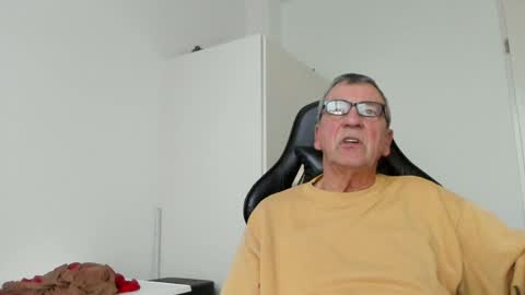 Snapshot of 200gentleman chatting on 22, 1, 2025 Henk online show from 22, 1, 2025