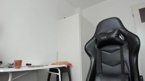 Snapshot of 200gentleman chatting on 28, 1, 2025 Henk online show from 28, 1, 2025