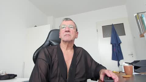 Snapshot of 200gentleman chatting on 6, 2, 2025 Henk online show from 6, 2, 2025
