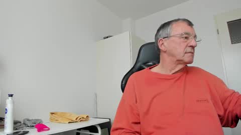 Snapshot of 200gentleman chatting on 10, 2, 2025 Henk online show from 10, 2, 2025