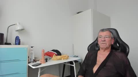Snapshot of 200gentleman chatting on 10, 2, 2025 Henk online show from 10, 2, 2025