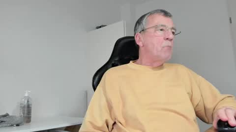 Snapshot of 200gentleman chatting on 16, 2, 2025 Henk online show from 16, 2, 2025