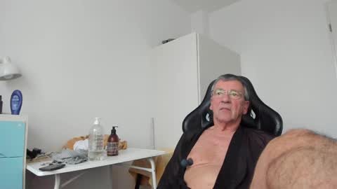 Snapshot of 200gentleman chatting on 20, 2, 2025 Henk online show from 20, 2, 2025
