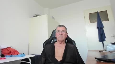 Snapshot of 200gentleman chatting on 5, 3, 2025 Henk online show from 5, 3, 2025
