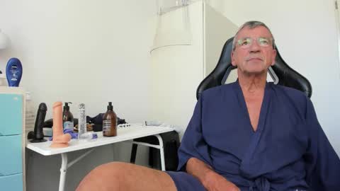 Snapshot of 200gentleman chatting on 13, 9, 2025 Henk online show from 13, 9, 2025