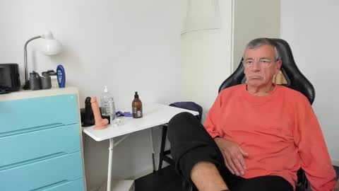 Snapshot of 200gentleman chatting on 9, 10, 2025 Henk online show from 9, 10, 2025