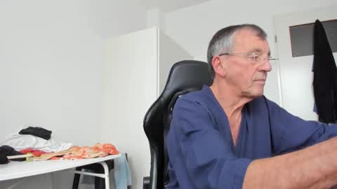 Snapshot of 200gentleman chatting on 1, 11, 2025 Henk online show from 1, 11, 2025