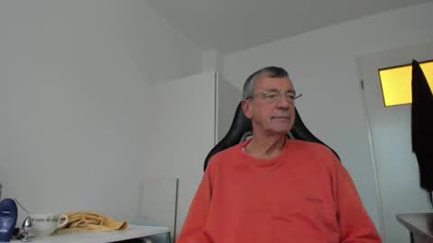 Snapshot of 200gentleman chatting on 14, 11, 2025 Henk online show from 14, 11, 2025