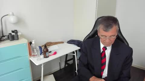 Snapshot of 200gentleman chatting on 28, 11, 2025 Henk online show from 28, 11, 2025