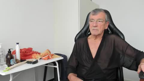 Snapshot of 200gentleman chatting on 2, 12, 2025 Henk online show from 2, 12, 2025