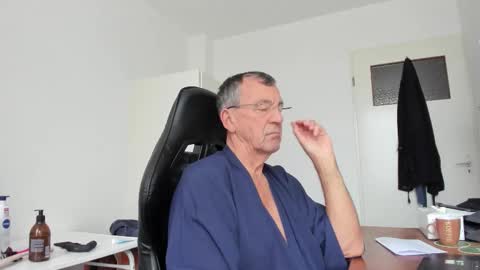 Snapshot of 200gentleman chatting on 5, 12, 2025 Henk online show from 5, 12, 2025