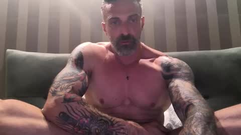 Snapshot of 22colin22 chatting on 18, 5, 2026 Nik online show from 18, 5, 2026