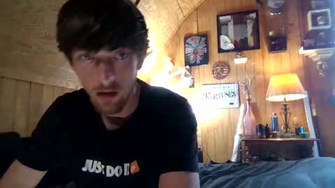 Snapshot of 27tnguy chatting on 4, 4, 2026 27tnguy online show from 4, 4, 2026