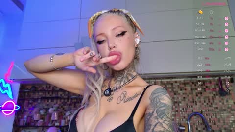 Snapshot of 2badforyou chatting on 26, 11, 2025 30 NOV online show from 26, 11, 2025