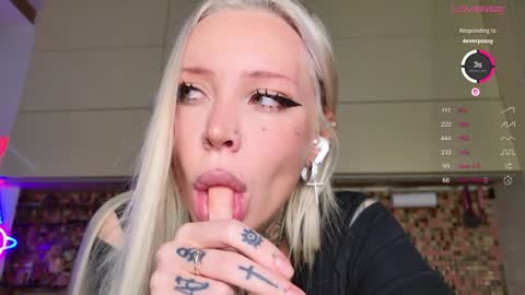 Snapshot of 2badforyou chatting on 27, 11, 2025 30 NOV online show from 27, 11, 2025