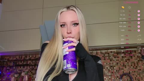 Snapshot of 2badforyou chatting on 17, 12, 2025 30 NOV online show from 17, 12, 2025